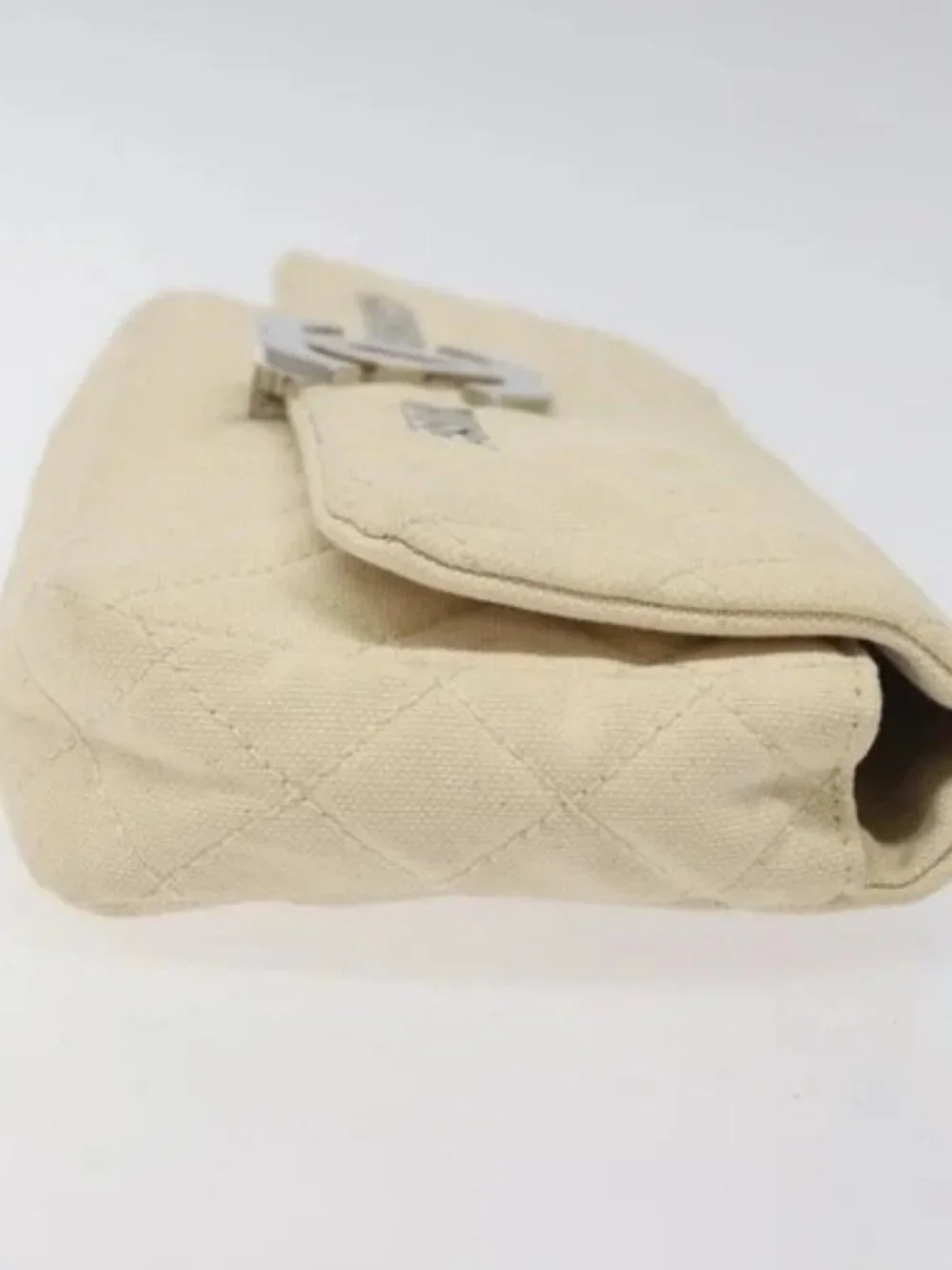 CHANEL Cruise Line Matelasse Clutch Bag Cream Silver CC Auth 118381